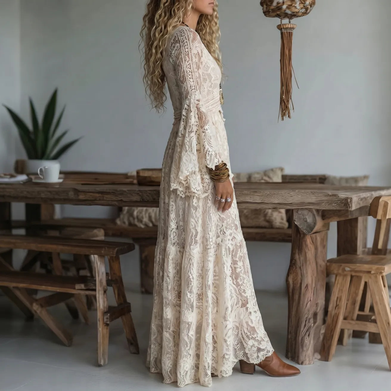 Noelia | Abito Maxi in Pizzo con Maniche Svasate 2